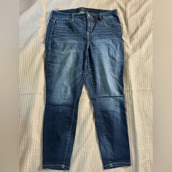 Torrid Blue Skinny Jeans with Contrast Stitching 14 GUC - Picture 1 of 11